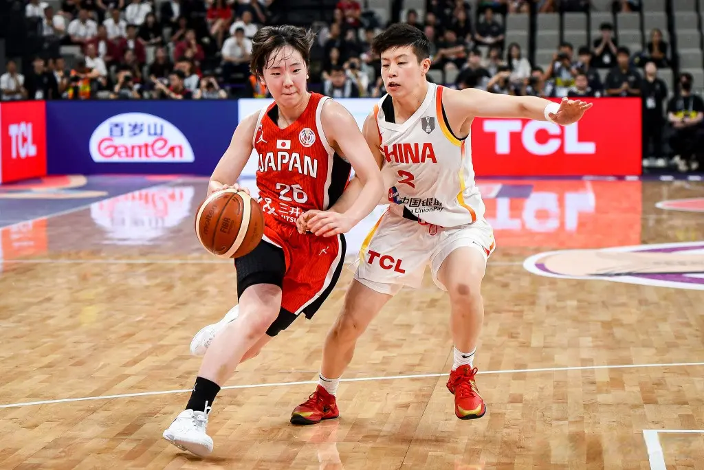 她应该很难, 后卫由谁来