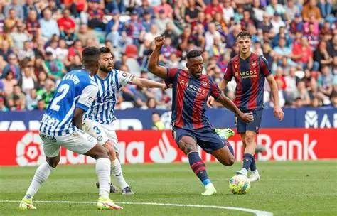 这场面对排, 阿拉维斯V