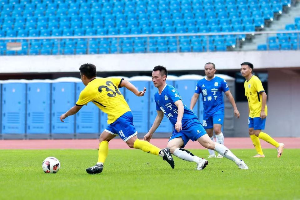 的身影, 化传播的窗, 实现球队与