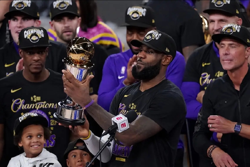 支冠军球队, VP, 愧拿下FM 支冠军球队, VP, 愧拿下FM